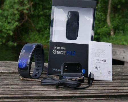 BARGAIN **STYLISH** Samsung Gear Fit 2 Black IN BOX to sell or swop