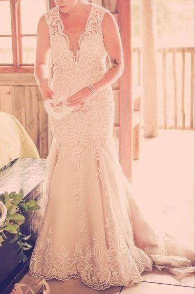 Beautiful Elegant Ivory and Lace Slim Fit Wedding Dress for Sale