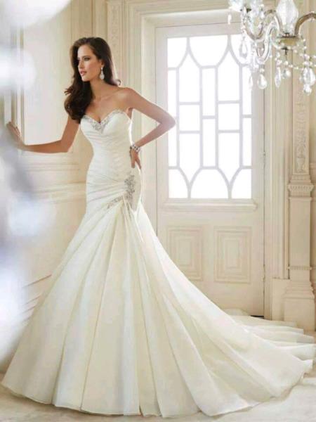 Wedding Dresses for HIRE/SALE at Bridal Vault