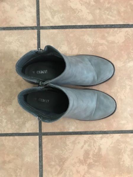 Exact Grey Size 4 Boots