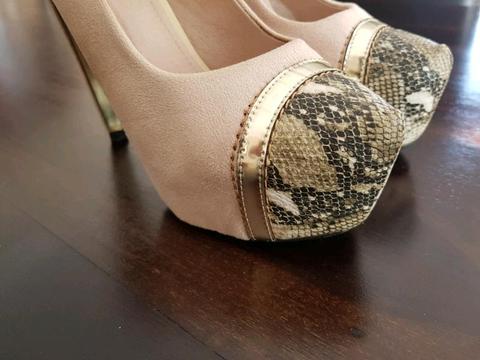 BEIGE SNAKESKIN HEELS