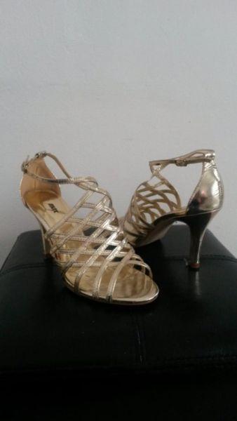 Absolutely Stunning Heels. Some worn once, some never worn. Perfect for Matric Dance. Size 4 Only