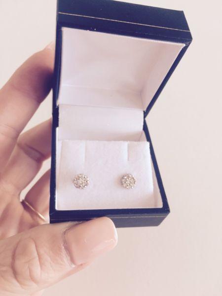 STUNNING Diamond earrings!! NEW!!! Worth R15000!!!