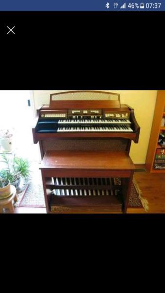 Hammond organ E100 with Leslie speaker