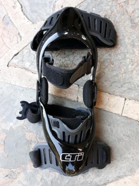 Ossur CTi knee support brace