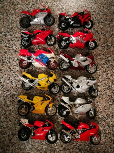 1:18 scale Motorcycle replicas
