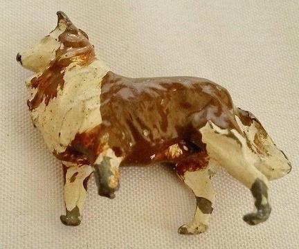 Collectable 5 x vintage small lead dogs (Made in England c.1950's)