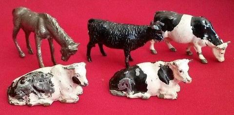 Collectable 4 x vintage lead cattle and 1 x metal horse (Made in England c.1950's)