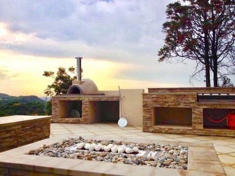 WOOD FIRE PIZZA OVEN PLUS ACCESSORIES