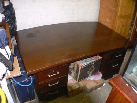 Big darkwood Desk