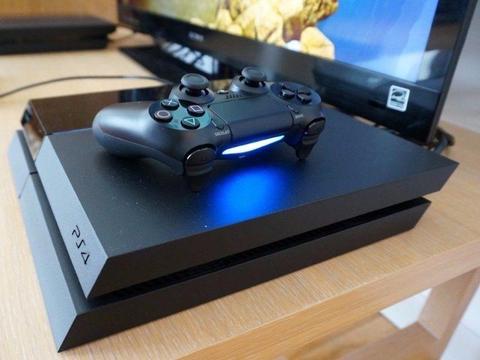 PS4 + 10 GAMES + ACCESSORIES