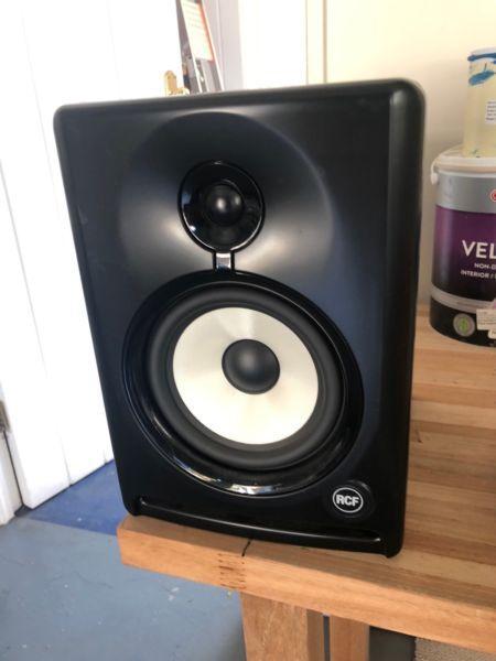 RCF AYRA six active professional monitor speakers pair