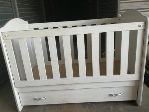 Baby cot with drawers