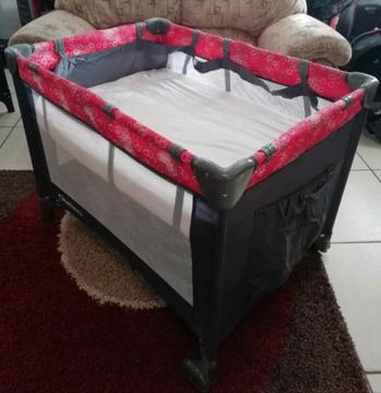 Chelino campcot with mattress with sheet, upper level for a newborn and carry /storage bag