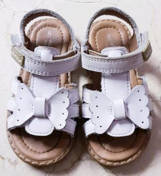 Walkmates white sandals, size 6