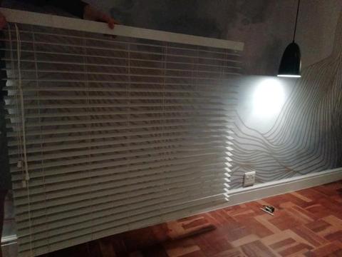 Great condition White Wooden Blind