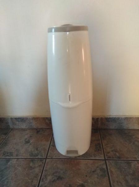 Angelcare extra large nappy disposal bin