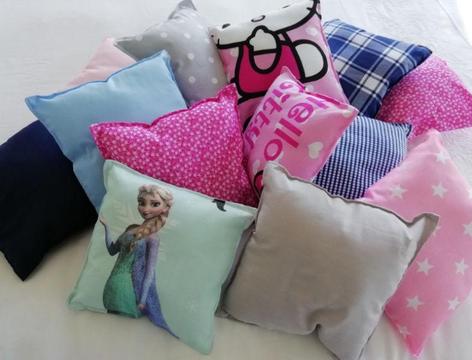 Baby's cot scatter cushions