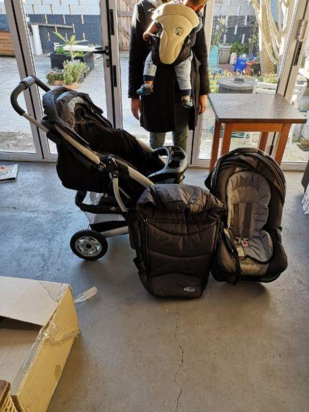 GRACO Pram and Travel Set (car seat with base, carry cot and baby carrier)