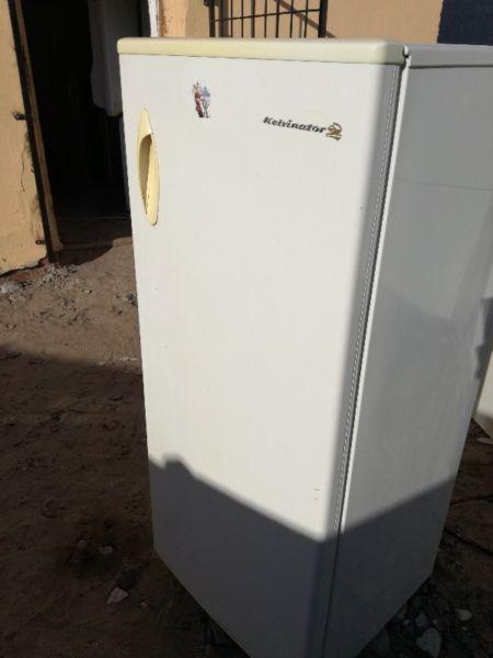 Kelvinator fridge freezer R 1400