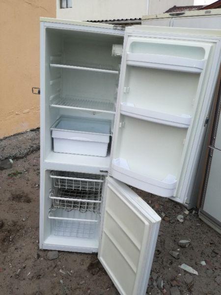 Kic fridge freezer R 1700