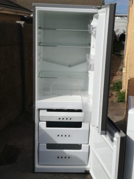 Kic silver fridge freezer R 2500