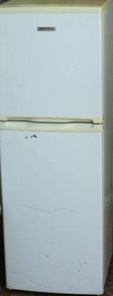Kelvinator Fridge Freezer Double Door 205litre **R1000**