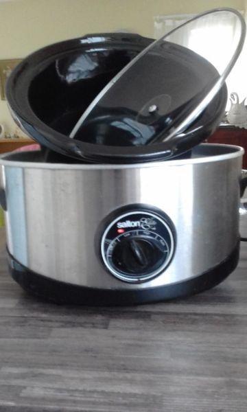 Electric slowcooker