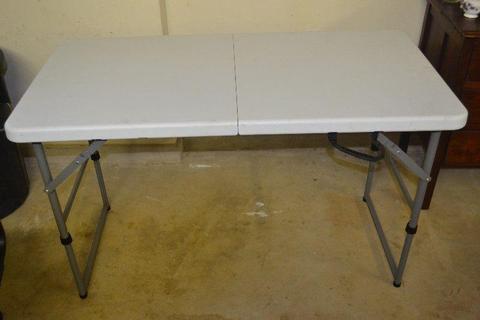 CAMPING FOLDING TABLE