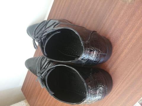 Mens shoes
