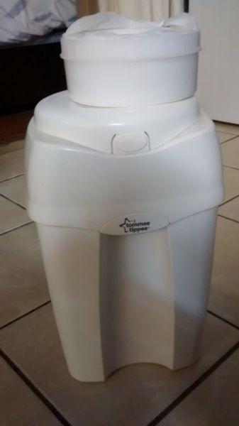 Tommee Tippee Dustbin with Changing mats