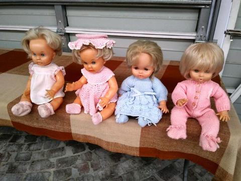 4 Old collectible dolls