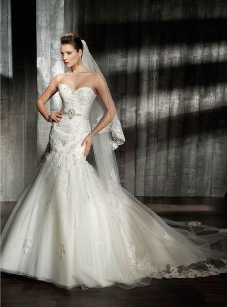 Beautiful Ivory Wedding dress for sale