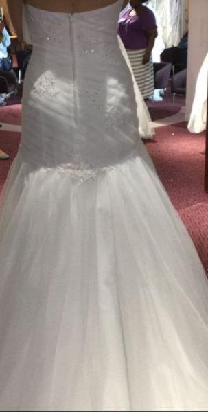 Wedding dress for sale great value and great condition Urgent
