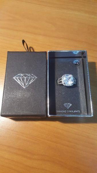 Silver diamond simulant ring