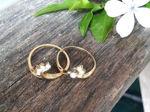 Stunning Gold and Diamond 2 Piece Wedding Ring