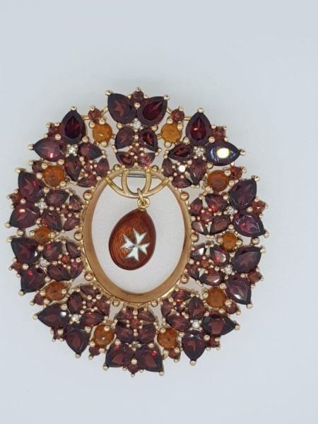 9ct Brooch with Feberge Egg and Garnet gems