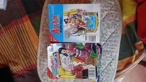COMICS: ARCHIE, BETTY A VEONICA, LAUGH R25 EACH. 14 AVAILABLE MUST TAKE ALL 14