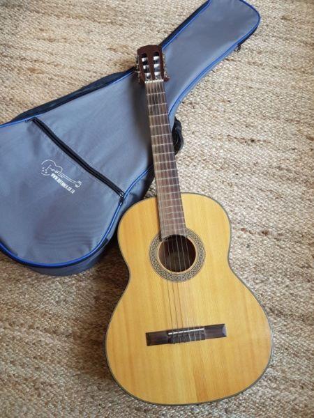 Reduced price!! AC12 Nilon Natural Acoustic Guitar