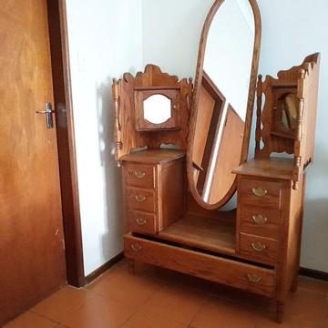 Vintage Dresser - pristine condition