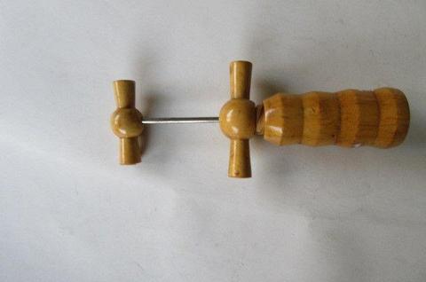 WOODEN CORK SCREW - AS PER SCAN