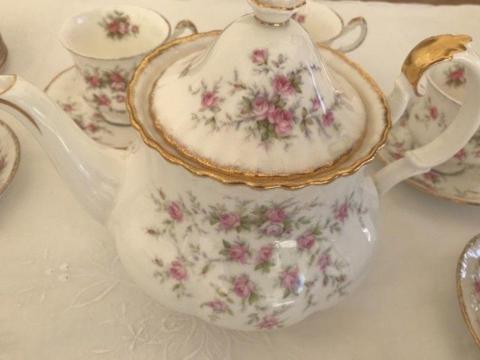 Royal Albert Paragon Victoriana Rose Tea Set