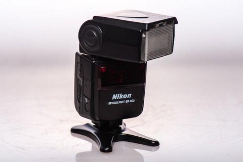 Nikon SB 600 Flash Speedlight with Shoe Stand