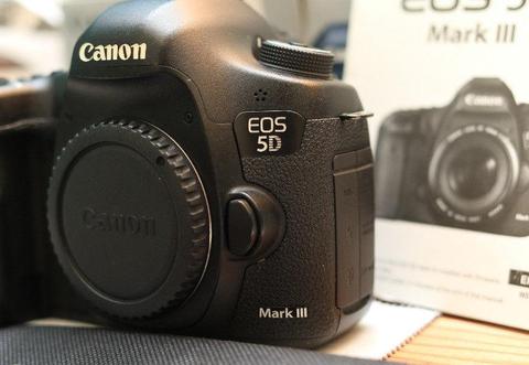 CANON 5D III BODY : LOW SHUTTER