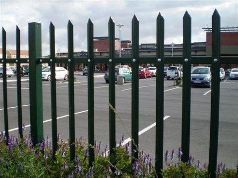 fencing palisade and driveway gates