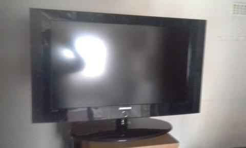 32 inch Samsung Lcd Tv - Hd - Remote - Bargain !!!!!