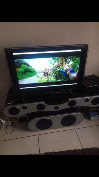 Samsung 32inches LED TV with music system stand