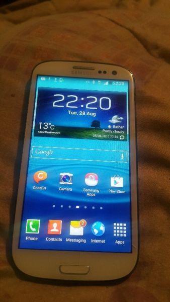 Samsung galaxy s3 big .32gig.has few lines of crack on the glass