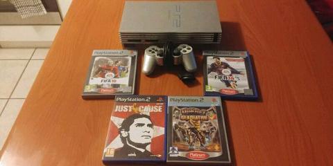 Ps2 silver edition with 4 games R700