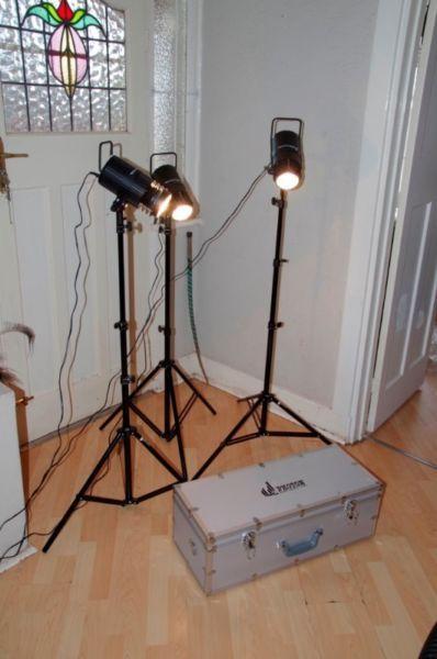Camera flash and lighting equipment, Photon 200W, three light setup
